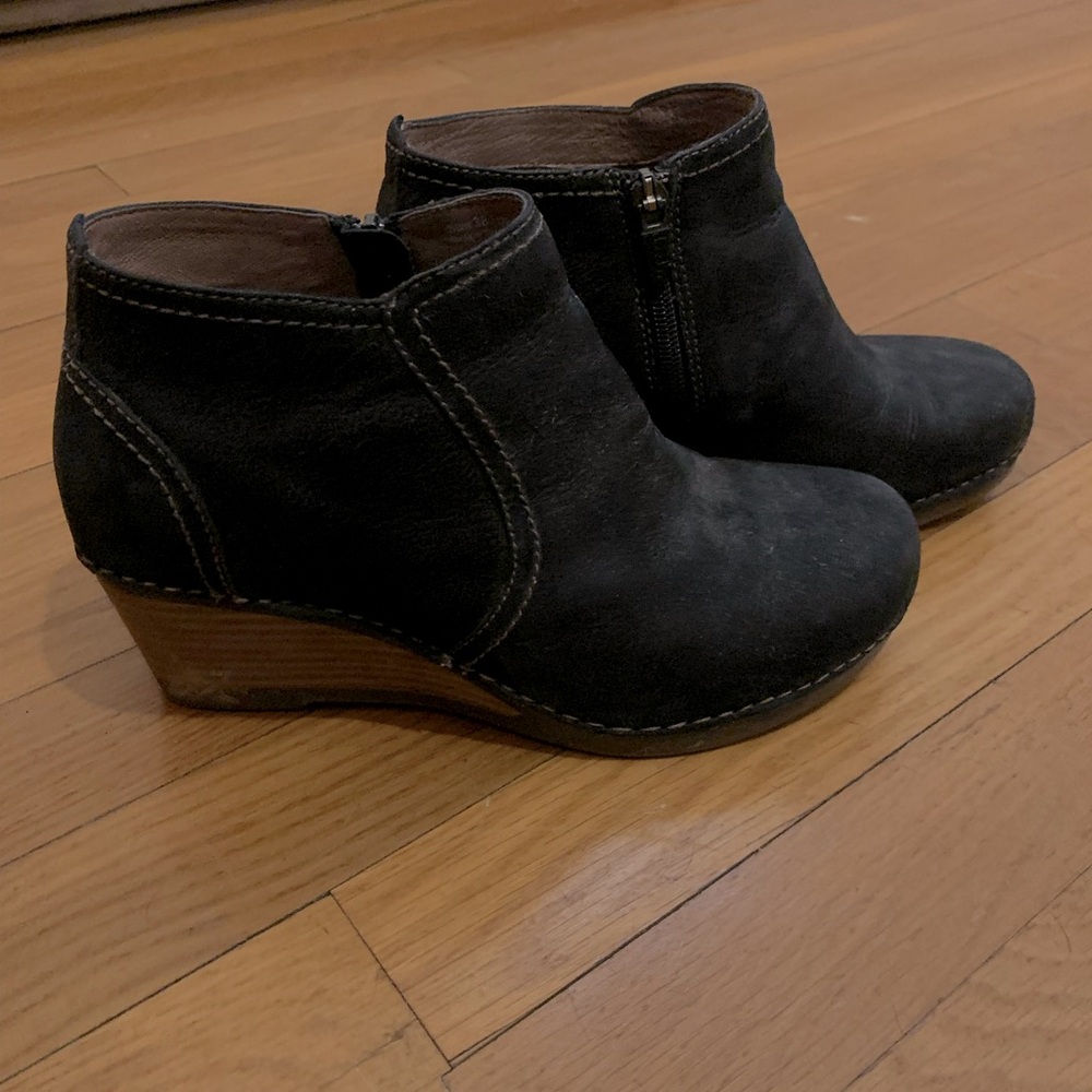 Dansko women’s leather wedge booties -size 38